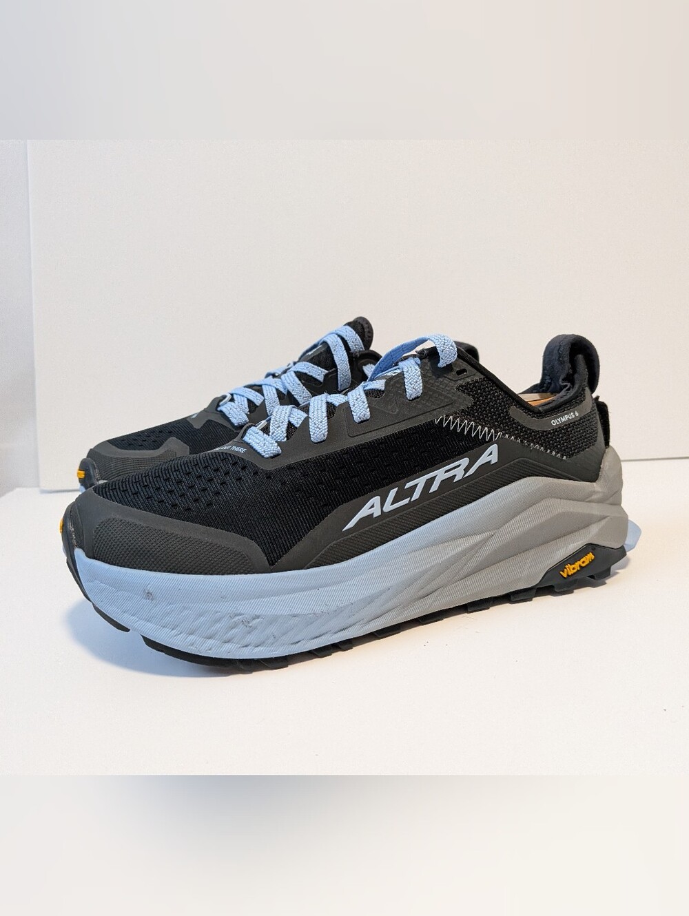 Altra Olympus 6 women's trail running shoe featuring light blue laces Size 9.5